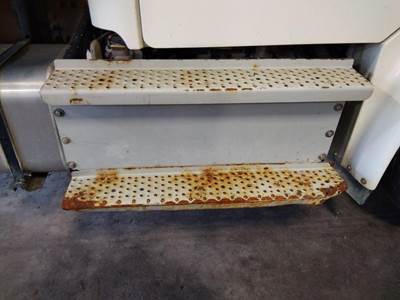 Detroit DD5 DPF Assembly