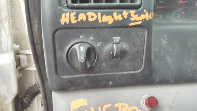 Ford F-650 Left Headlamp Switch for a Ford F650SD (SUPER DUTY)