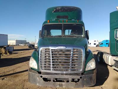 Freightliner Cascadia 113 Day Cab Truck