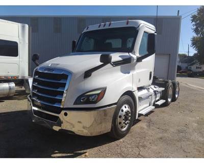 Freightliner Cascadia Day Cab Truck
