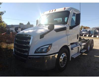 Freightliner Cascadia Day Cab Truck