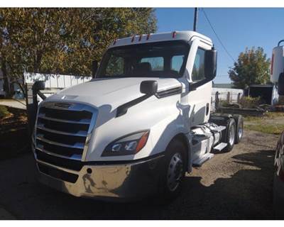 Freightliner Cascadia Day Cab Truck