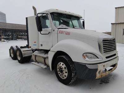 Freightliner Columbia 120 Day Cab Truck