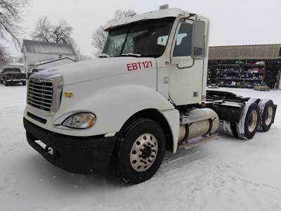 Freightliner Columbia 120 Day Cab Truck