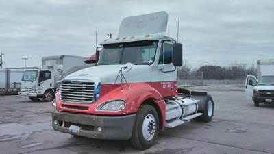 Freightliner Columbia 120 Day Cab Truck