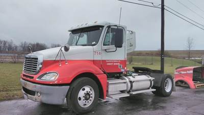 Freightliner Columbia 120 Day Cab Truck