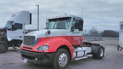 Freightliner Columbia 120 Day Cab Truck
