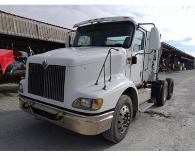 International 9200i Day Cab Truck