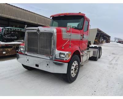 International 9900i Day Cab Truck