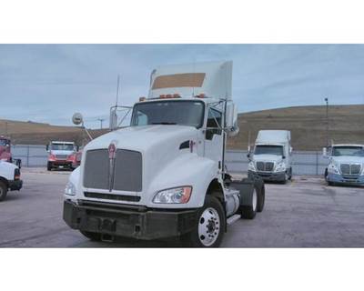 Kenworth T440 Day Cab Truck