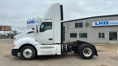 Kenworth T680 Day Cab Truck