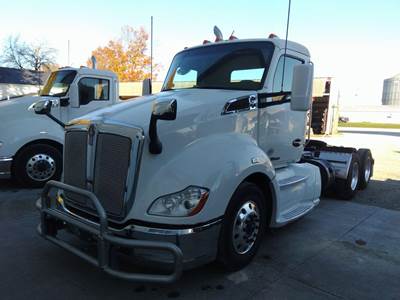Kenworth T680 Day Cab Truck