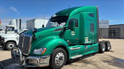 Kenworth T680 Day Cab Truck