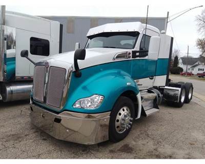 Kenworth T680 Day Cab Truck