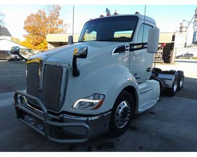 Kenworth T680 Day Cab Truck