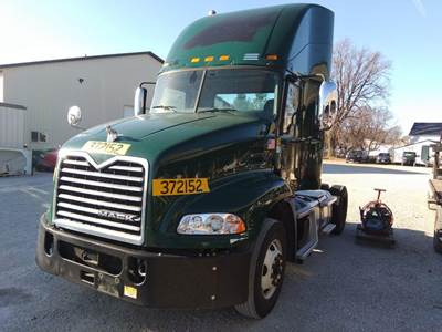 Mack Pinnacle CXU612 Day Cab Truck