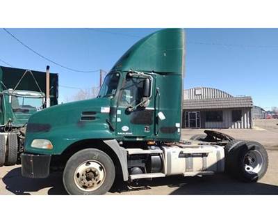 Mack Pinnacle CXU612 Day Cab Truck