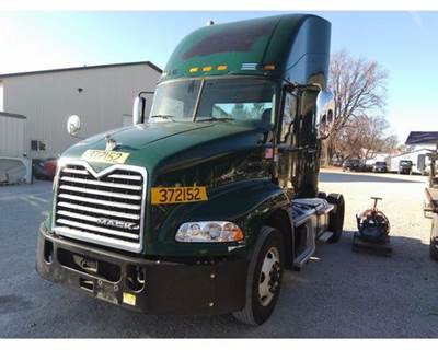 Mack Pinnacle CXU612 Day Cab Truck