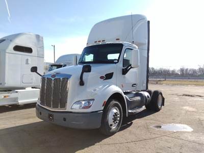Peterbilt 579 Day Cab Truck