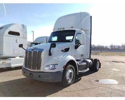 Peterbilt 579 Day Cab Truck