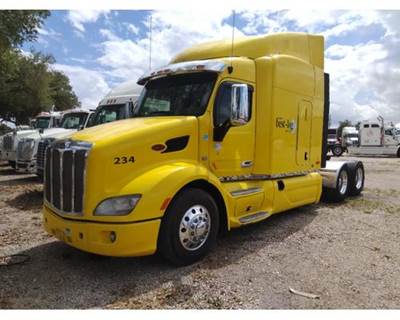 Peterbilt 579 Day Cab Truck