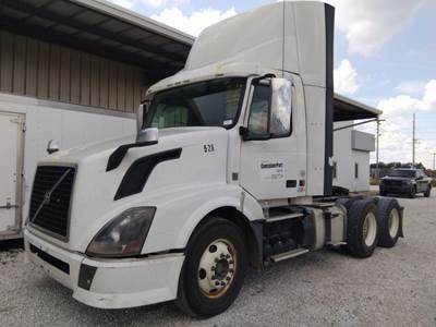 Volvo VNL Day Cab Truck