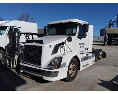 Volvo VNL Day Cab Truck