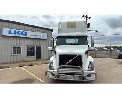 Volvo VNL Day Cab Truck