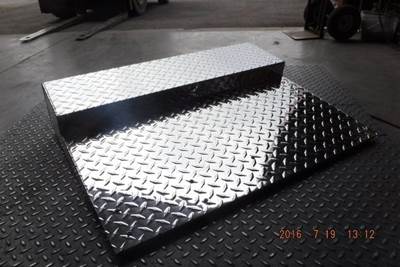 Freightliner Deck Plate / Catwalk for a Freightliner FLD120