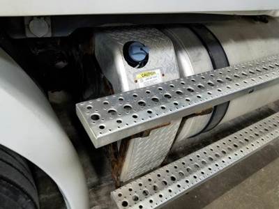 Freightliner Cascadia 113 DEF Tank