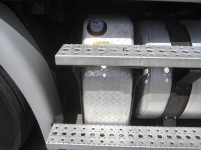 Freightliner Cascadia 113 DEF Tank