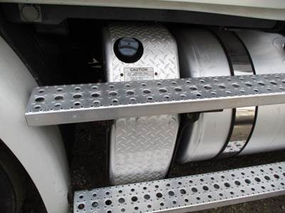 Freightliner Cascadia 113 DEF Tank