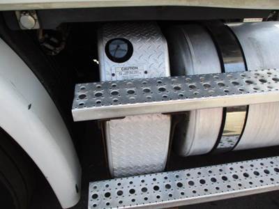 Freightliner Cascadia 113 DEF Tank