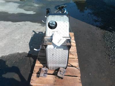 Freightliner Cascadia 113 DEF Tank