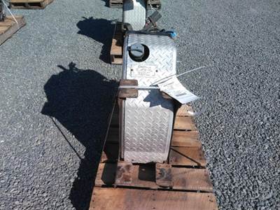 Freightliner Cascadia 113 DEF Tank