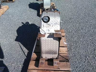 Freightliner Cascadia 113 DEF Tank