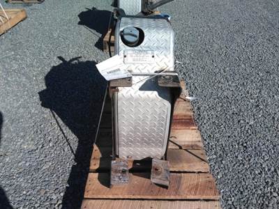 Freightliner Cascadia 113 DEF Tank