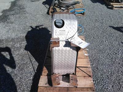 Freightliner Cascadia 113 DEF Tank