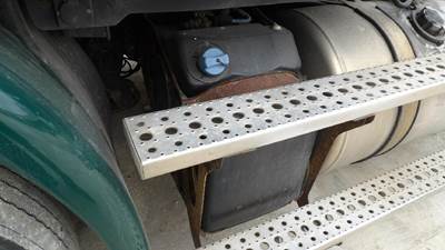 Freightliner Cascadia 113 DEF Tank