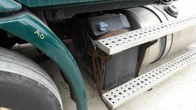 Freightliner Cascadia 113 DEF Tank