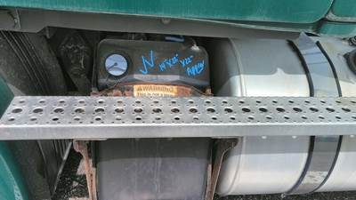 Freightliner Cascadia 113 DEF Tank