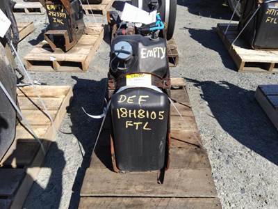 Freightliner Cascadia 113 DEF Tank