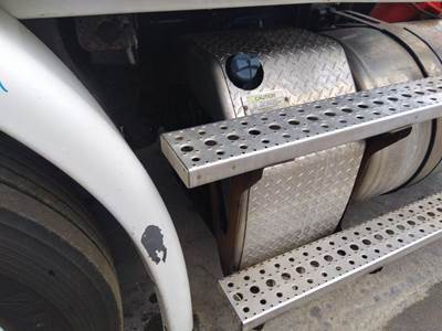 Freightliner Cascadia 113 DEF Tank