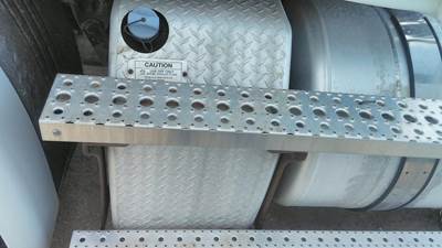 Freightliner Cascadia 113 DEF Tank