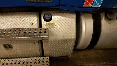 Freightliner Cascadia 125 DEF Tank