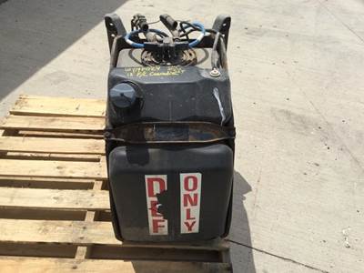 Freightliner Cascadia 125 DEF Tank