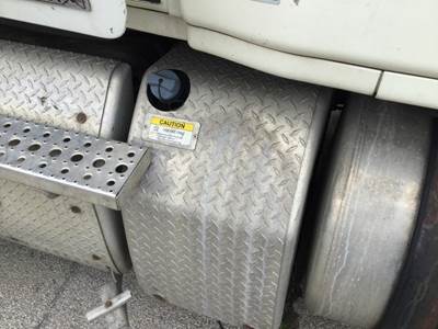 Freightliner Cascadia 125 DEF Tank