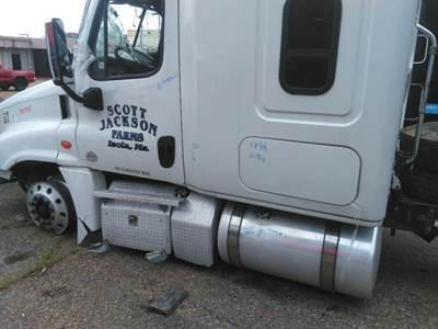 Freightliner Cascadia 125 Left DEF Tank