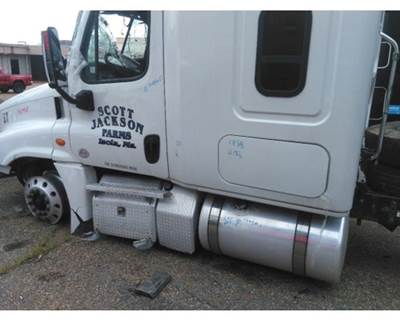 Freightliner Cascadia 125 Left DEF Tank