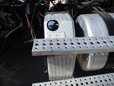 Freightliner Cascadia 126 DEF Tank